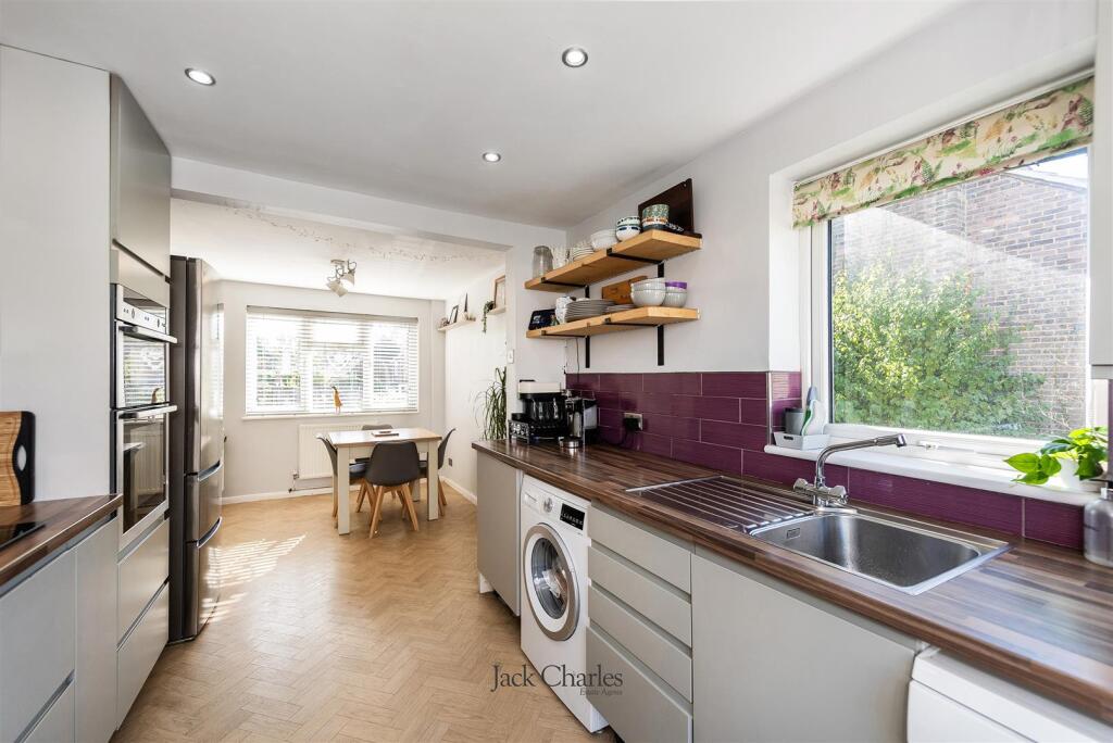House in Tunbridge Wells, Pembury - View 2