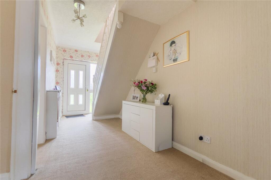 Clayfield Drive, Norden, Rochdale, OL11 photo 4