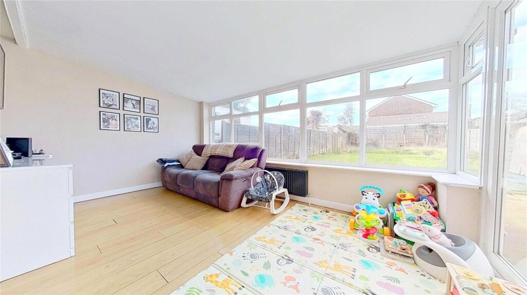 Leconfield Road, Lancing, West Sussex, BN15 photo 2