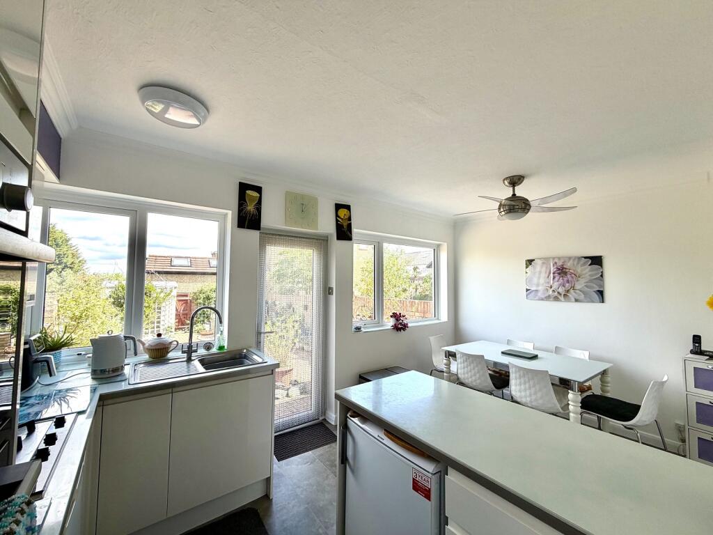 House in London, Royal Borough of Kingston upon Thames - View 3