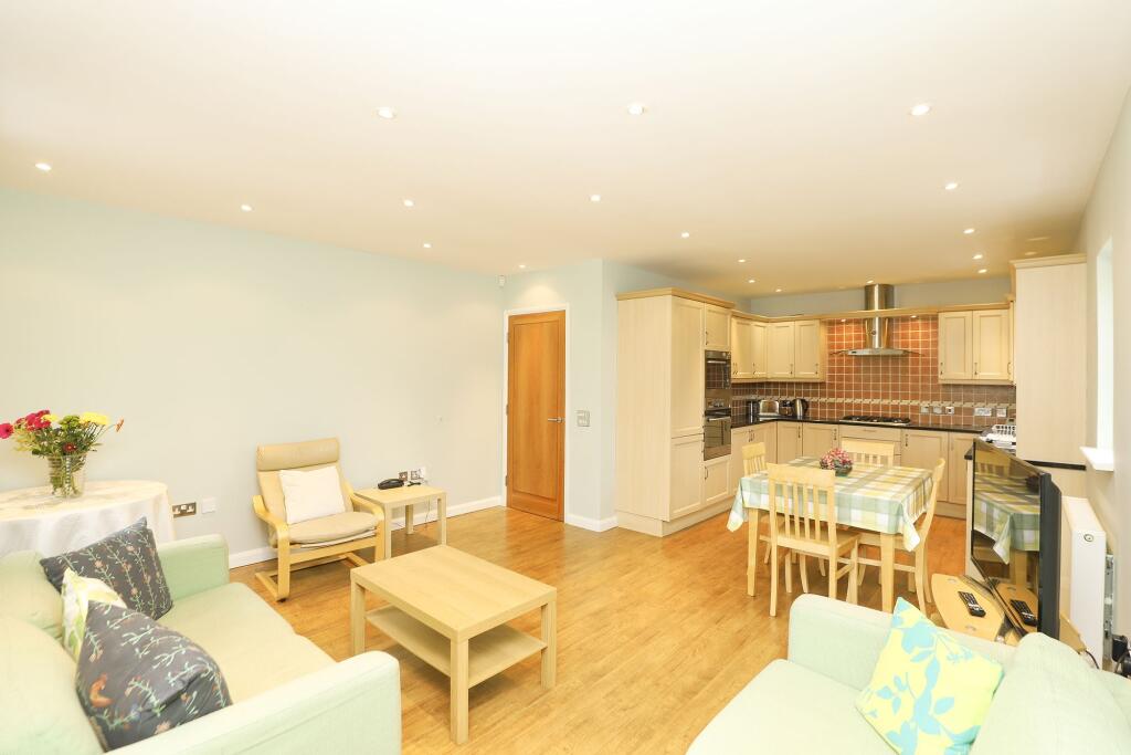 Apartment in Sheffield, South Yorkshire - View 3