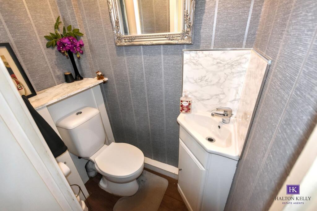 House in Warrington, Lane Ends, Great Sankey - More