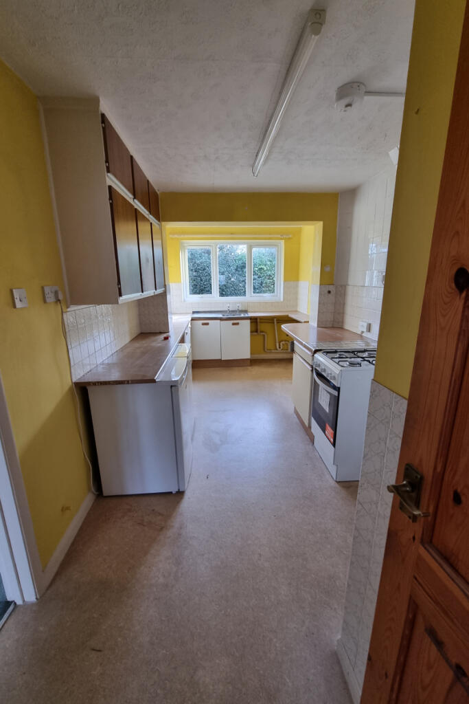 St Elizabeths Avenue, Southampton, SO18 photo 4