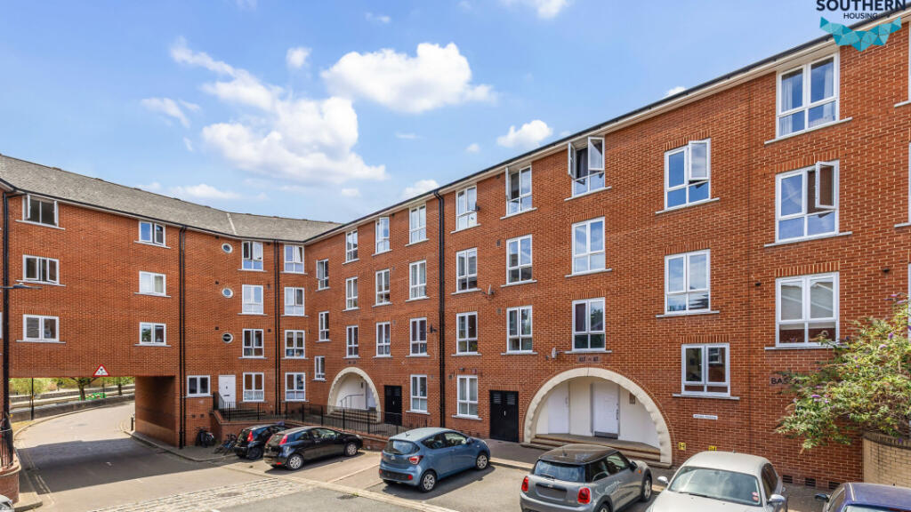 1-bed flat on Flat 121 Basque Court, Garter Way, Rotherhithe, London, SE16 6XE, £154,000