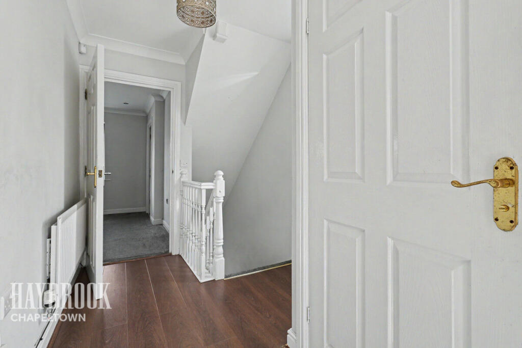 House in Sheffield, Lane End, Ecclesfield - More