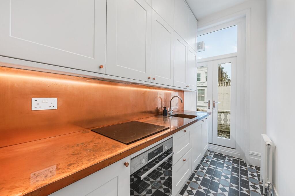 Apartment in London, West Kensington - View 3