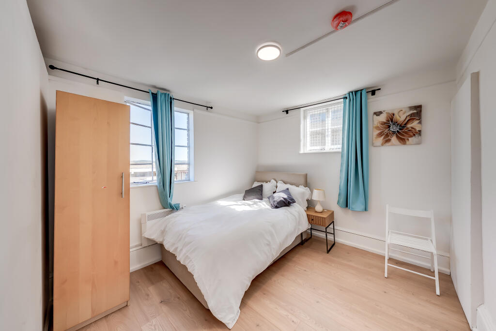 Main image of property: New Road Avenue, Chatham, Medway ( 1st Floor rooms)
