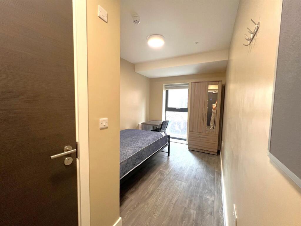 1 bedroom house share for rent