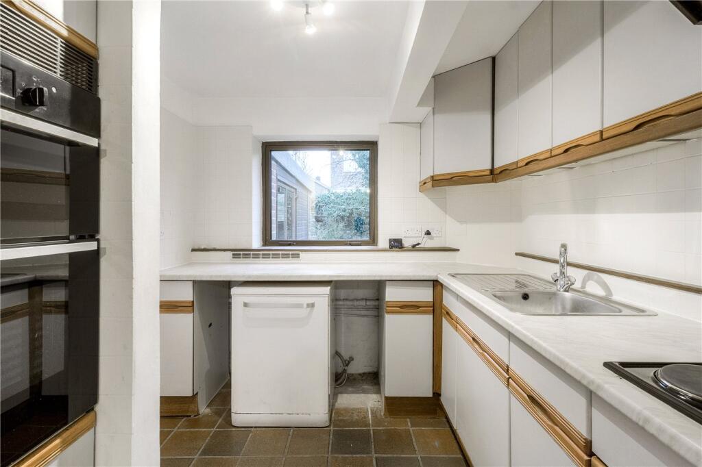 House in Milton Malsor - More