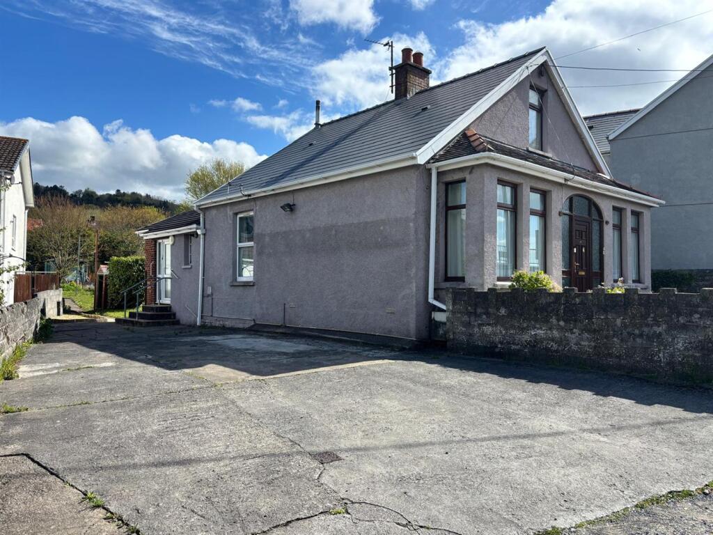 House in Swansea, Pembrey and Burry Port Town - View 2