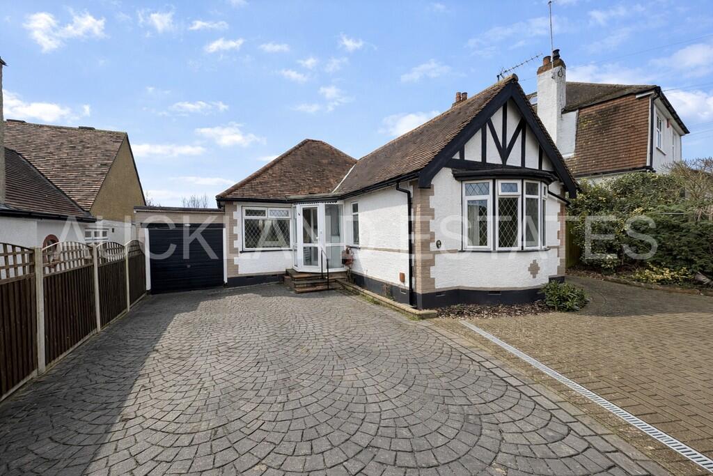2-bed detached on Ladbrooke Drive, Potters Bar, £685,000