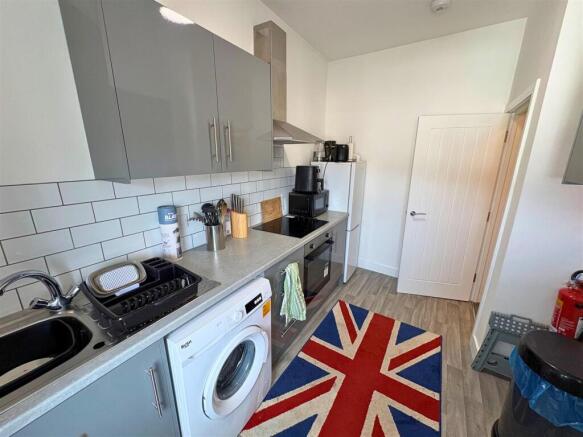 Kitchen b (edit).jpg