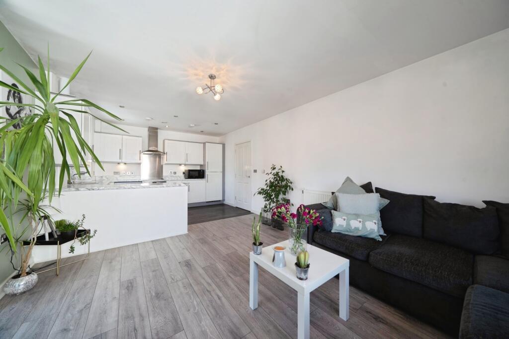 Apartment in Kingston upon Thames - View 5