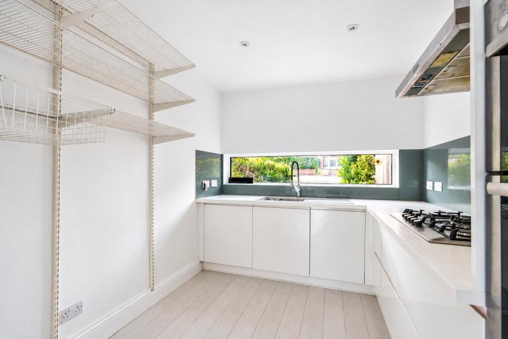House in London - View 2