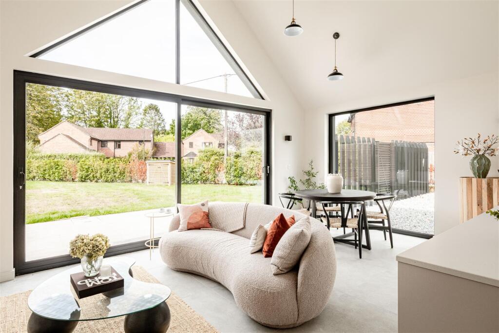House in Redhill - View 4