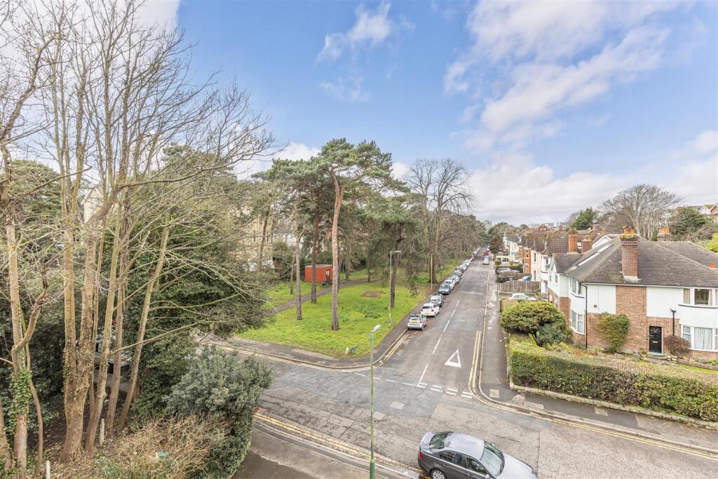Apartment in Bournemouth - More