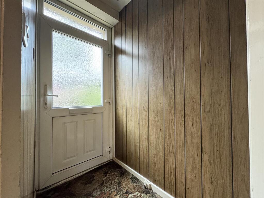 House in Huddersfield, Kitchenroyd, Scissett - View 4