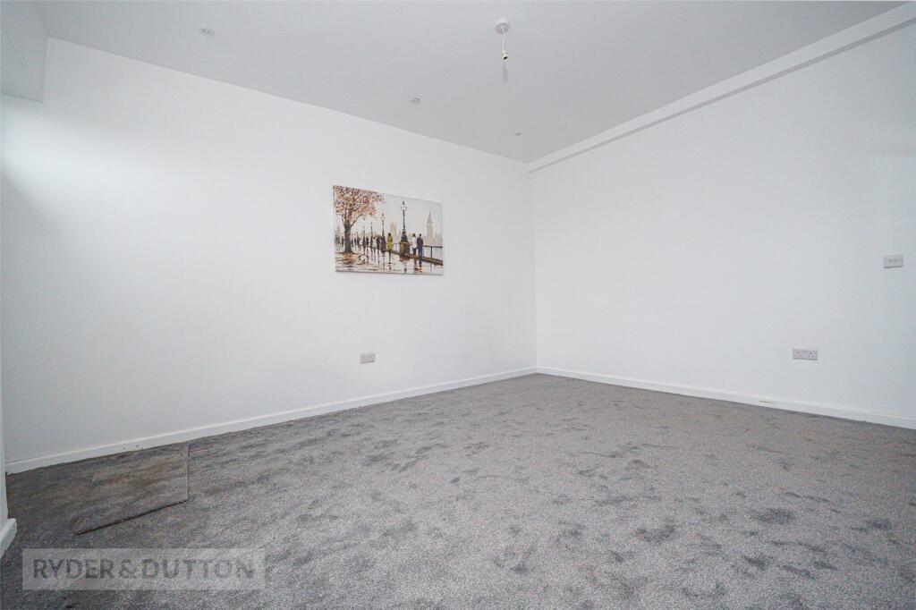 House in Huddersfield - View 4