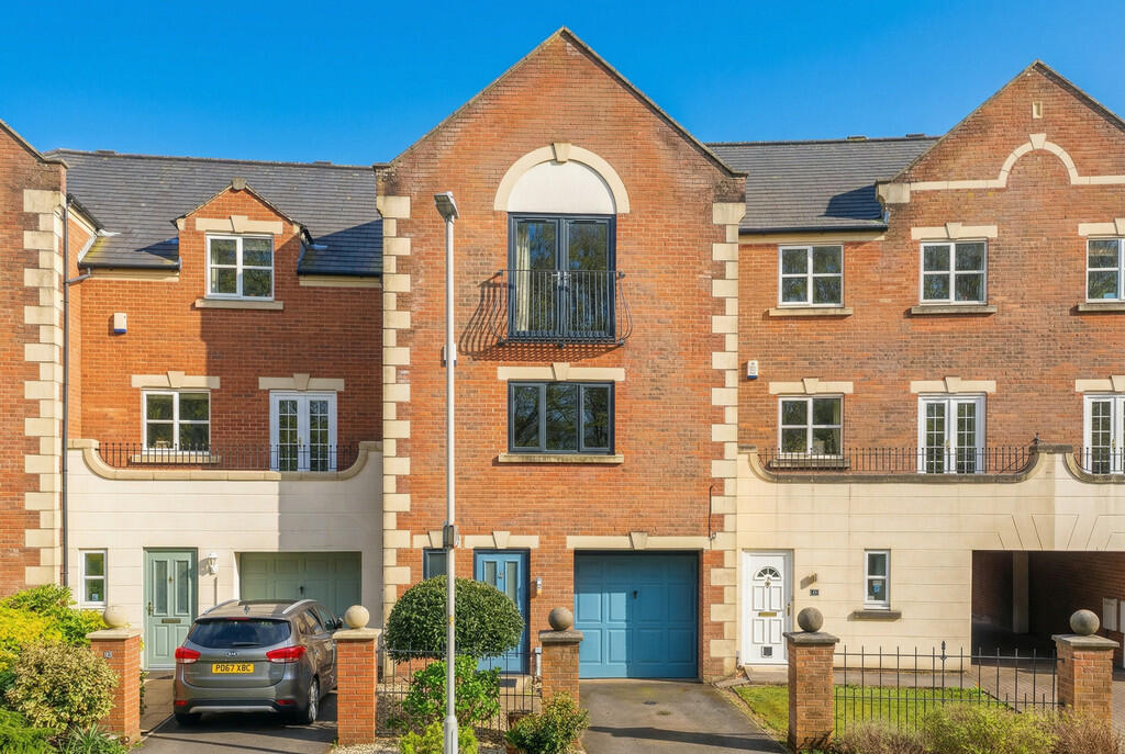 Main image of property: Greenside, Cottam