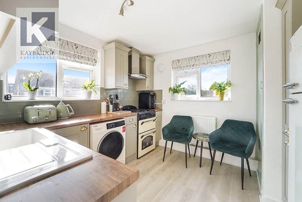 Apartment in Kingston upon Thames - View 3