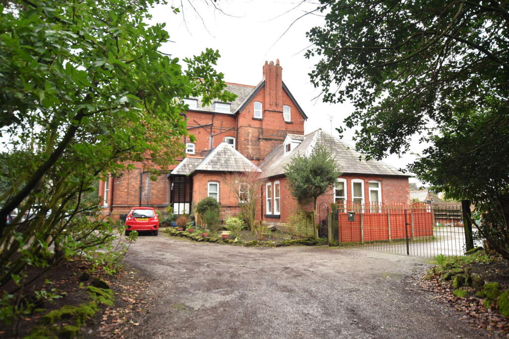 2-bed apartment on Wexford Road, Prenton, £295,000