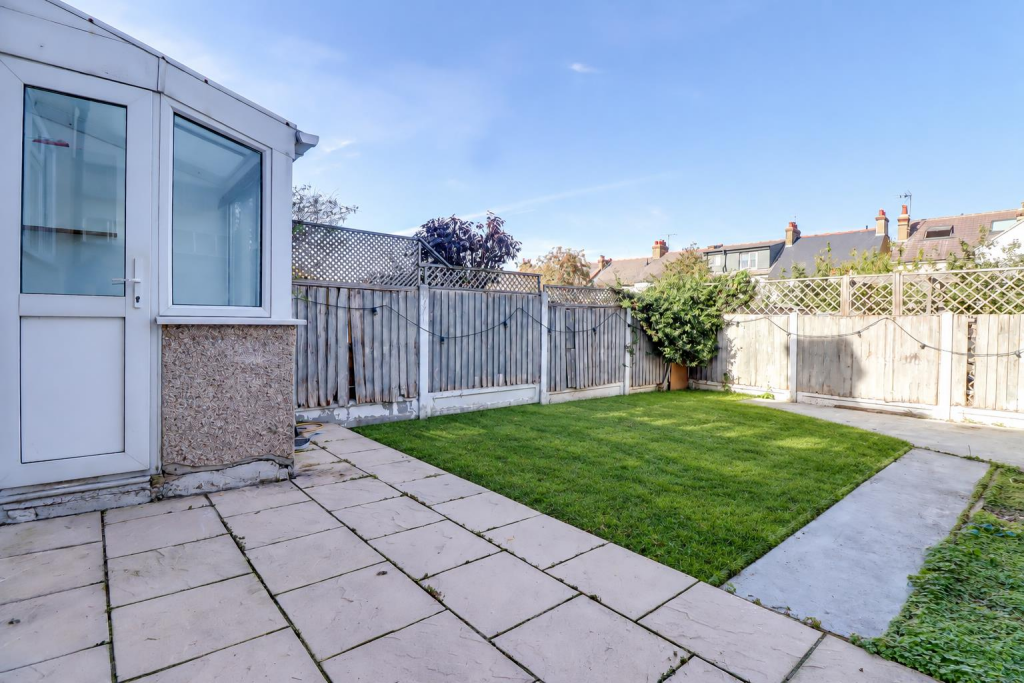 Apartment in Southend-on-Sea, Essex - View 2