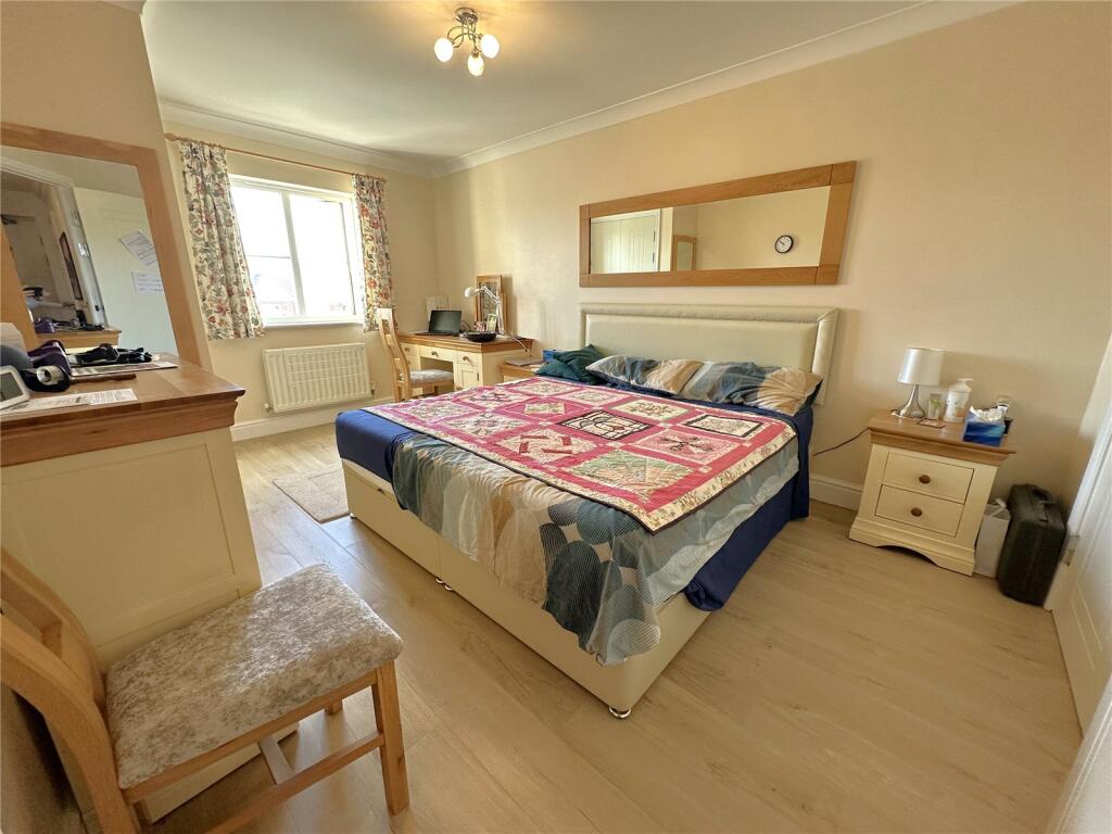 Apartment in Eastbourne, East Sussex - More
