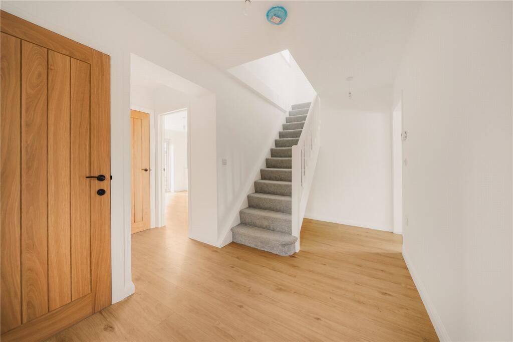 House in Bristol, Hewish - More
