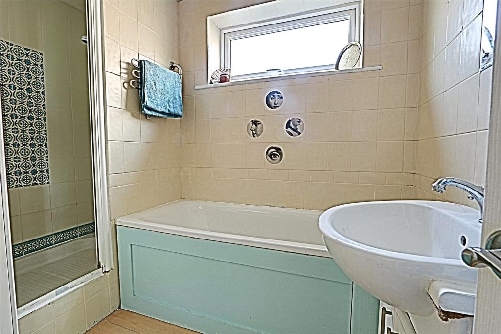 Apartment in Southall - More