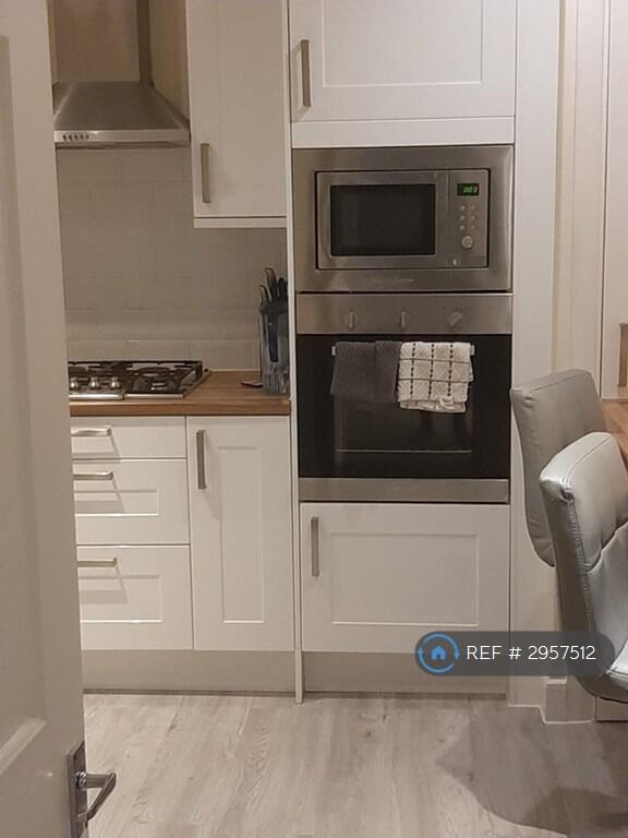Apartment in Bromley - View 2