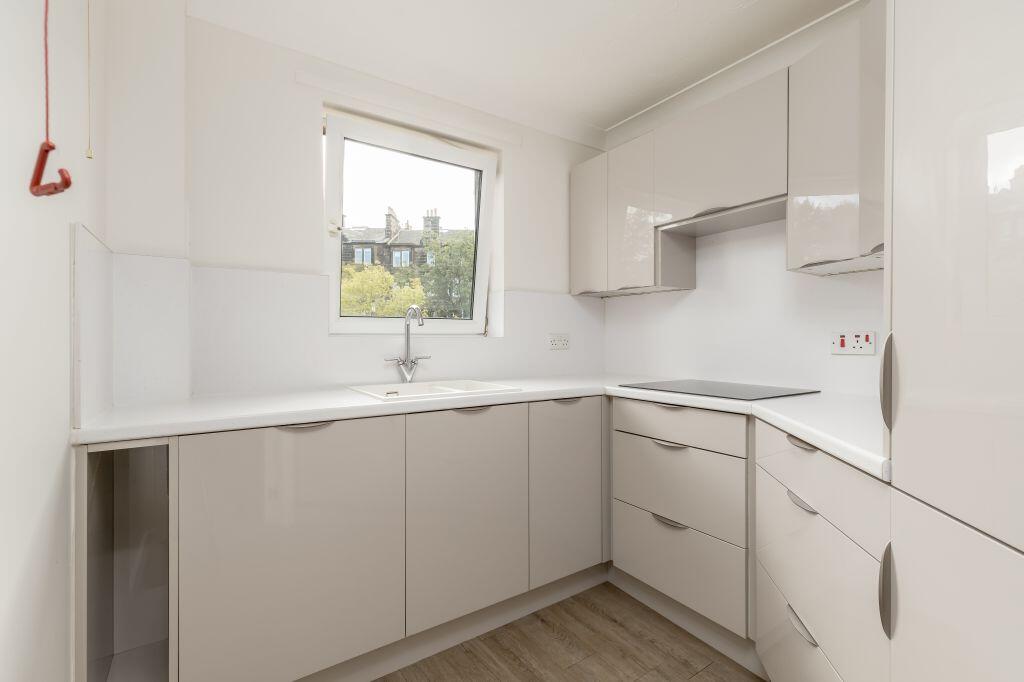 Apartment in Edinburgh - More