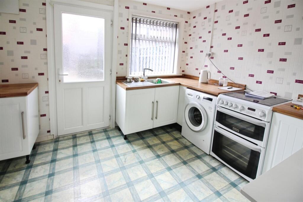 House in Leeds, Whinmoor - View 4