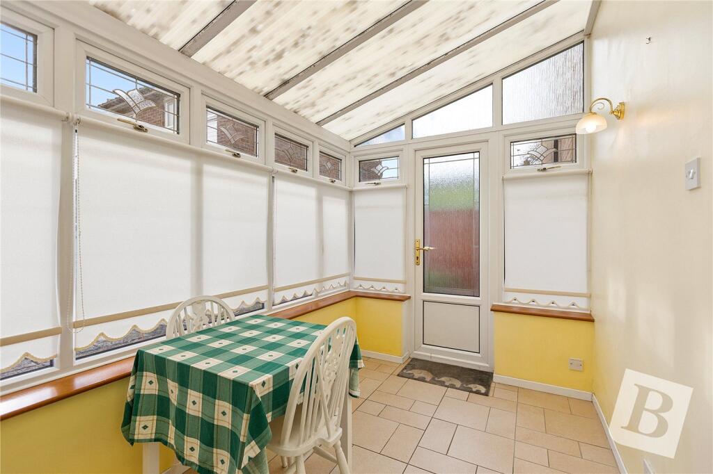 Long Lynderswood, Basildon, Essex, SS15 photo 4