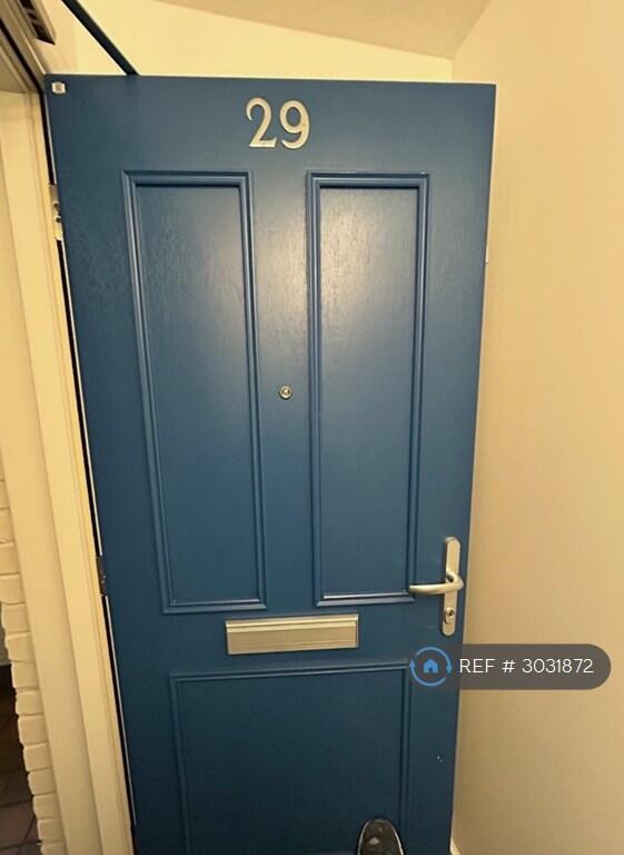 Apartment in Redhill - More