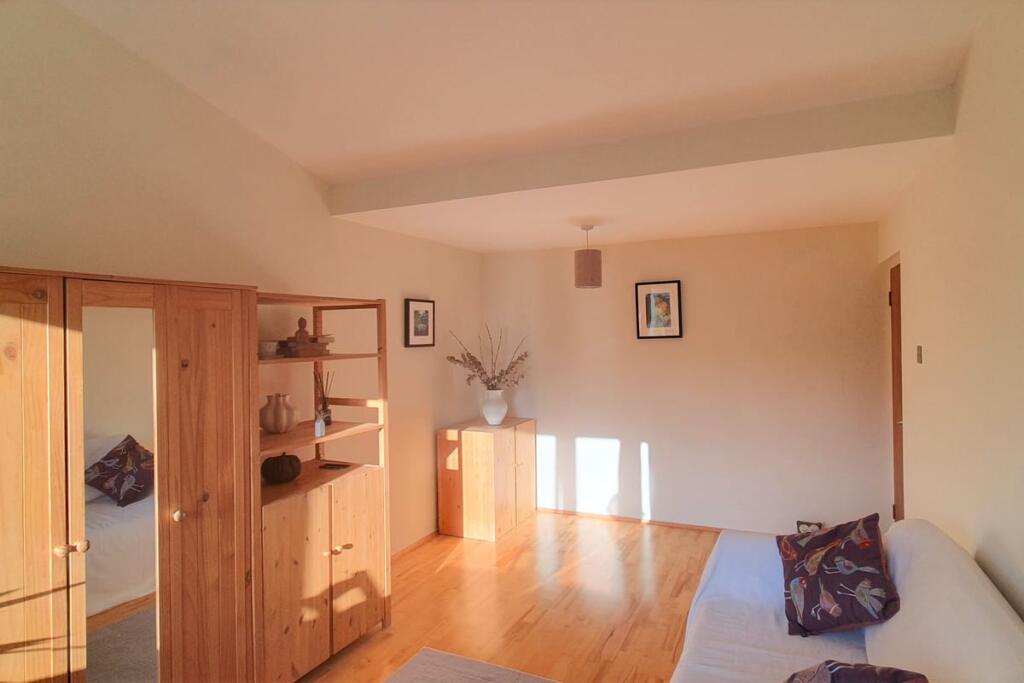 Apartment in Twickenham - View 2