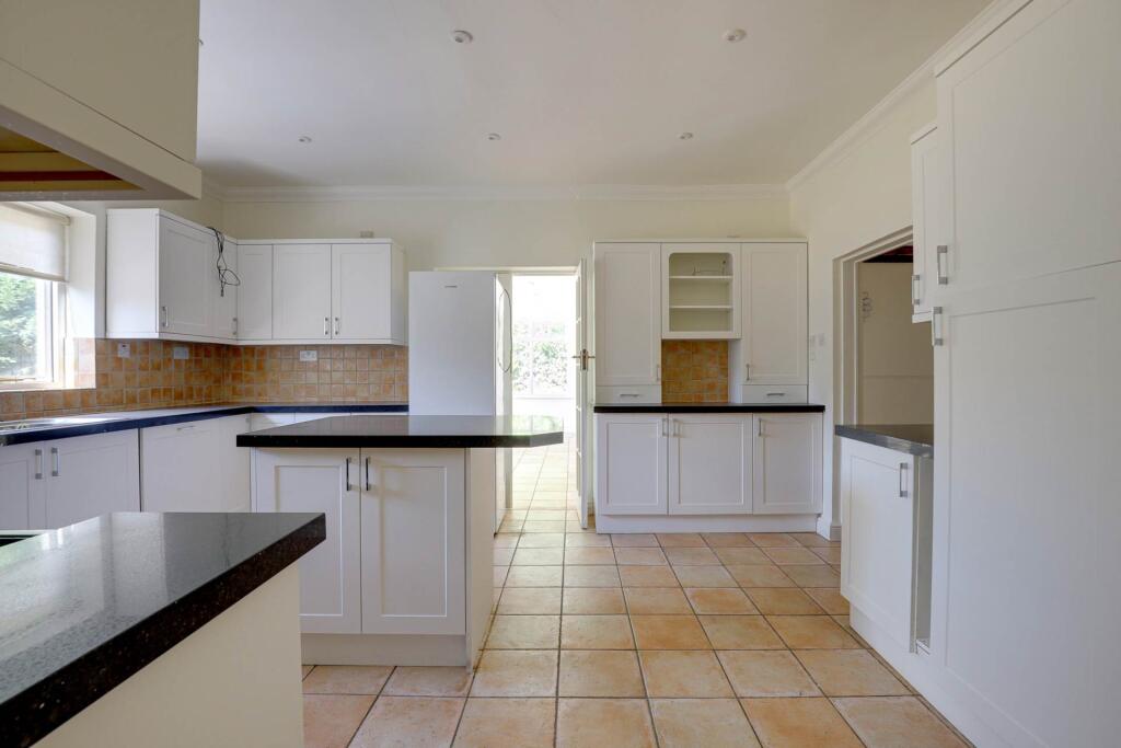 5 bed detached - Upper Woodcote Road, Caversham Heights, Reading image 5