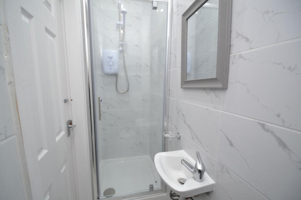 2 bedroom house share for rent