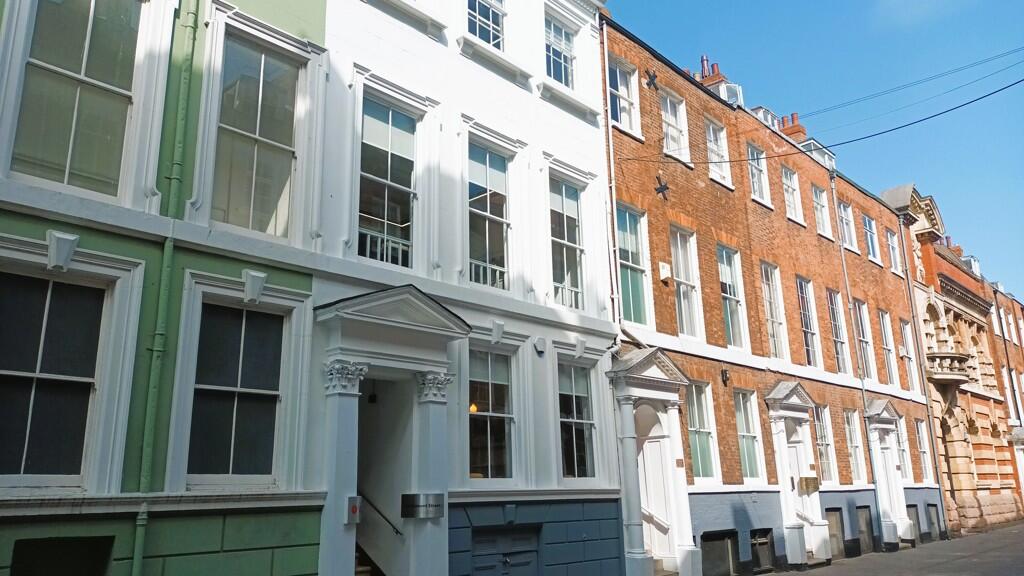 Main image of property: 16 Parliament Street, Hull, East Riding Of Yorkshire, HU1 2AP