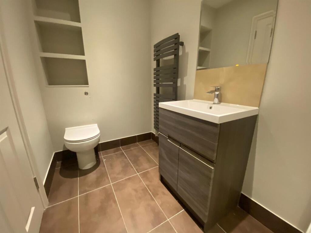 Apartment in Southall - More