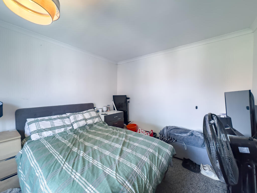 Apartment in North Tyneside, North East - View 5