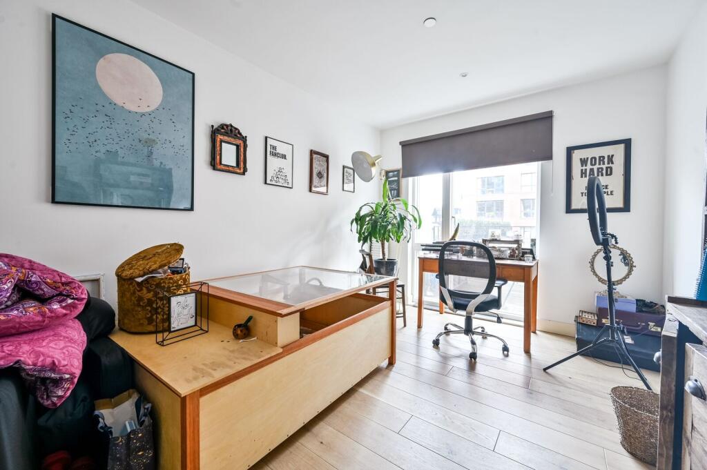 Apartment in London, Royal Borough of Greenwich - More