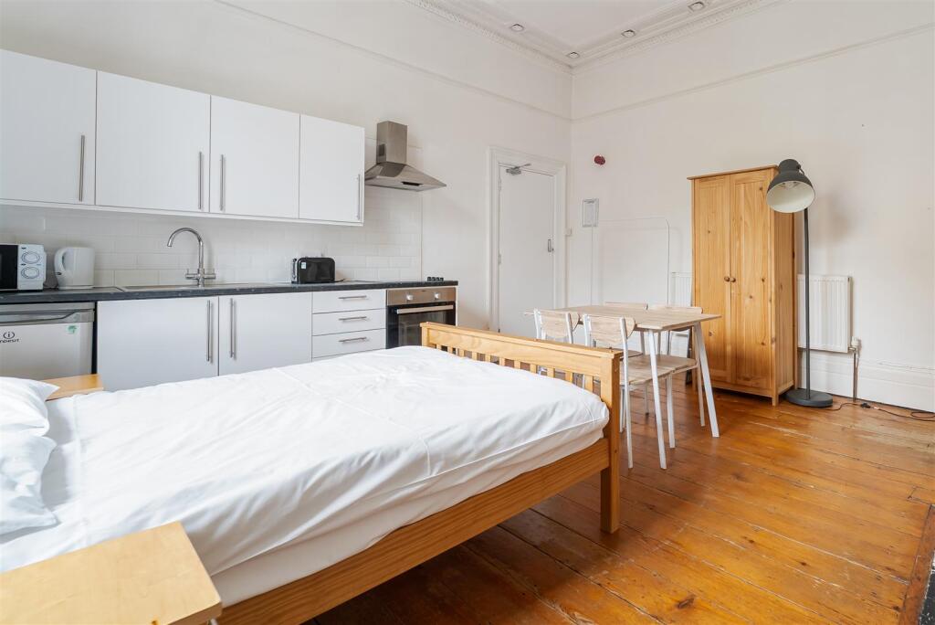 1 bedroom house share for rent