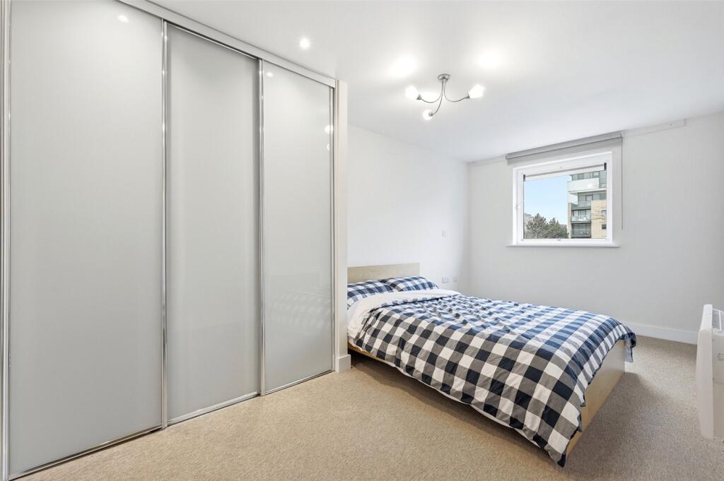 Apartment in London, Gallions Reach - More