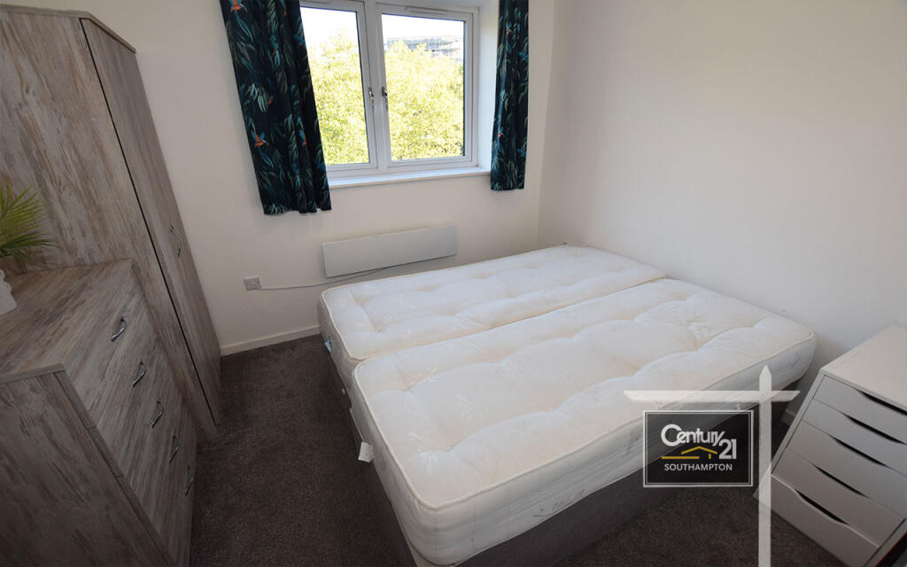 Apartment in Southampton - View 4
