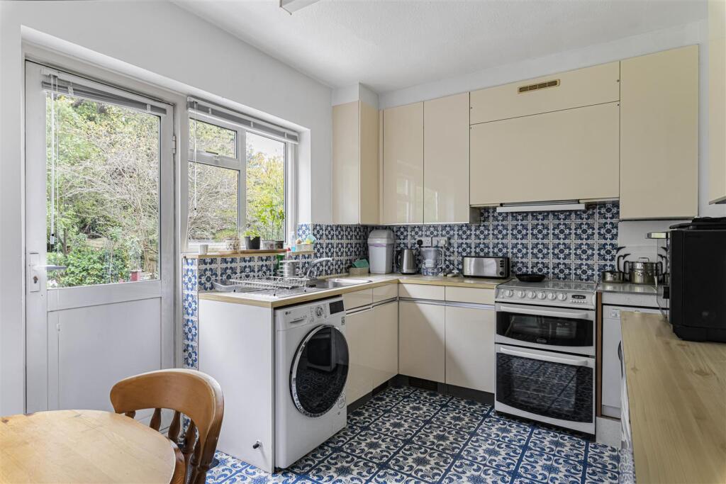 House in Bromley, Pickhurst, Hayes - View 3