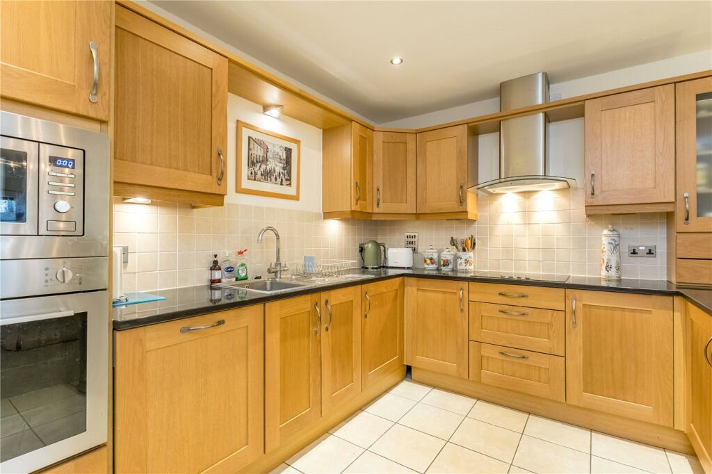 Holme Valley Court, 163 Huddersfield Road, Thongsbridge, Holmfirth, HD9 photo 3