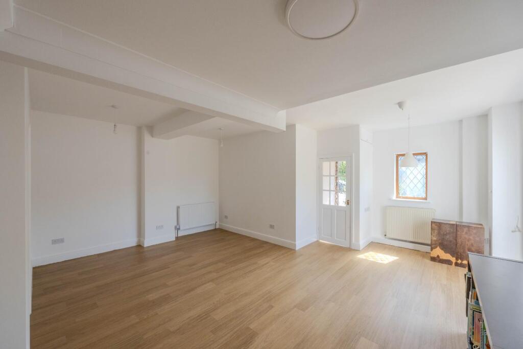 House in Southend-on-Sea - View 2