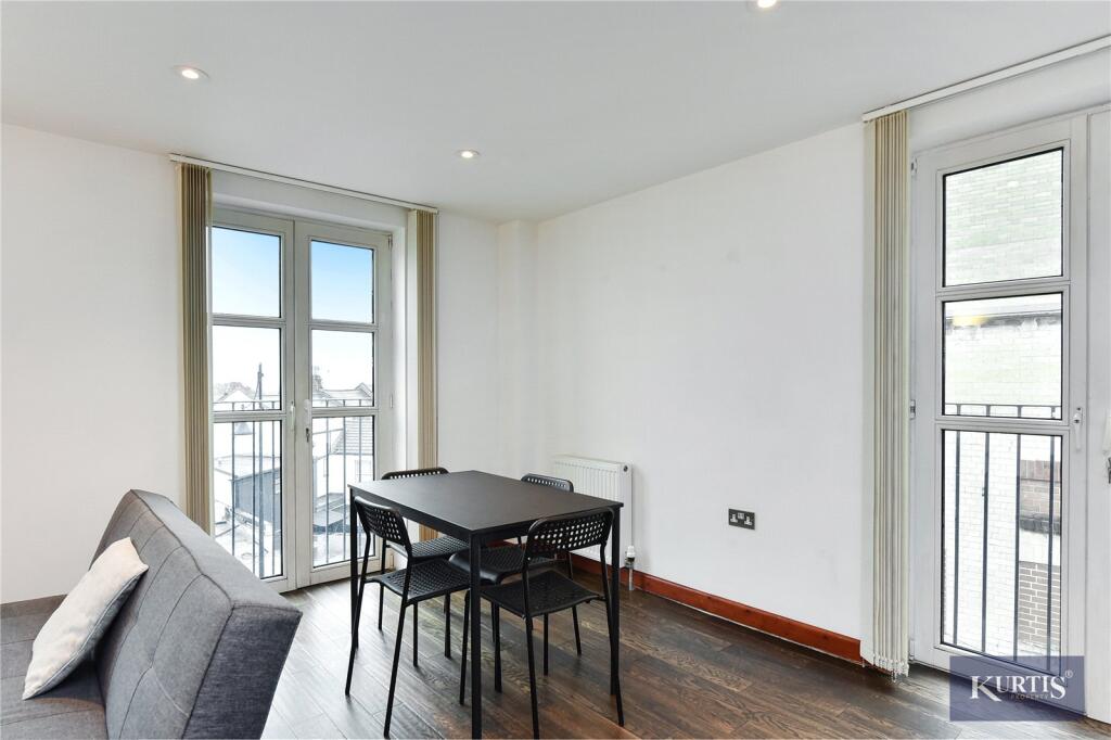Apartment in London, South Woodford - More