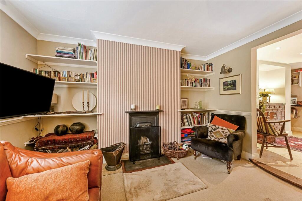 House in Southampton - More