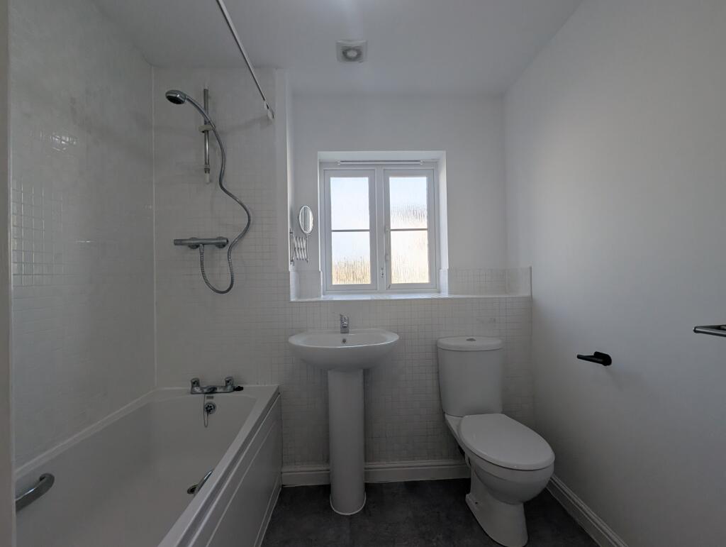 Apartment in Newport - View 4